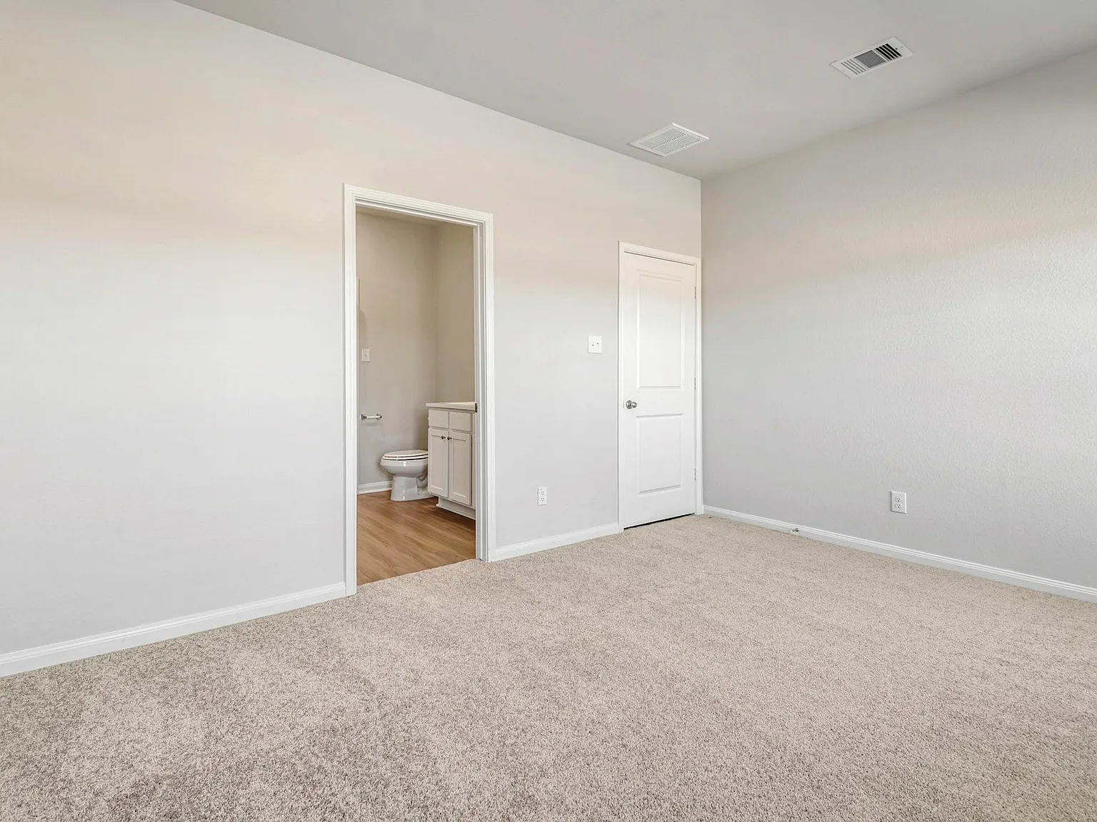 3 bed, 2.0 bath, 1260 sqft, $2,235 — Photo 4