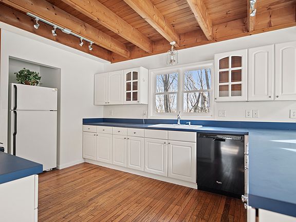 4th image of 680 Timberlane Dr #A