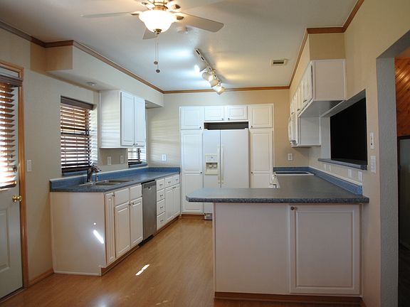 5th image of 13019 W Adams Ave
