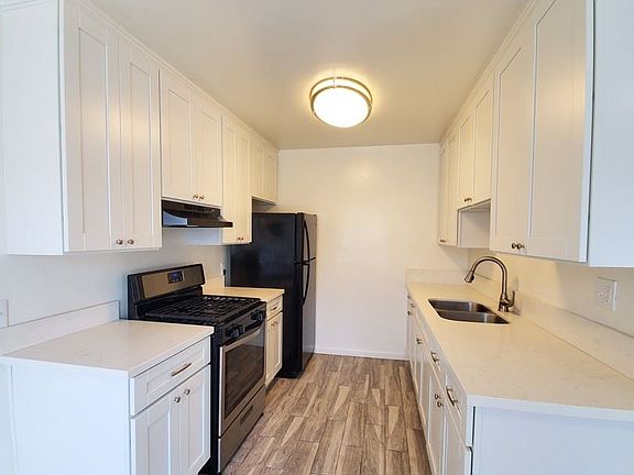 2nd image of 1318 N Las Palmas Ave APT 10