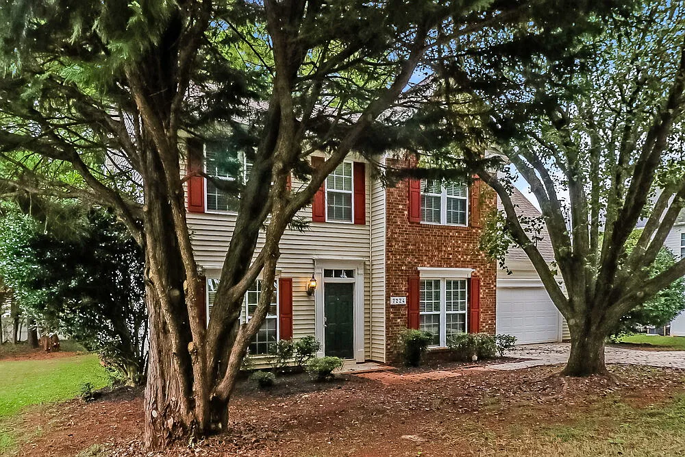 4 bed, 2.5 bath, 1968 sqft, $2,255 — Photo 4