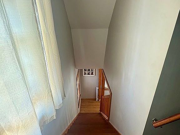 5th image of 211 Herder St
