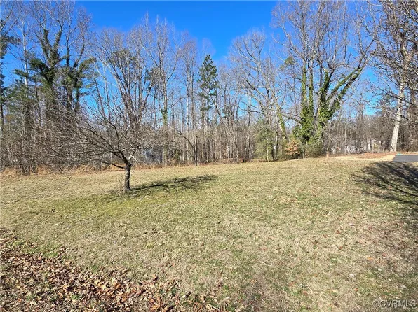 2830 Laughter Ln, Chester, VA 23831