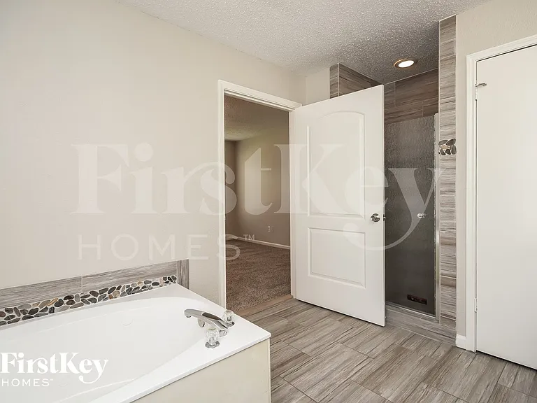 4004 Ashwood Dr — Photo 11