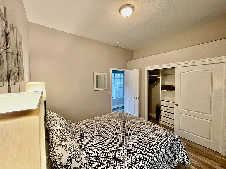 Room #1 Queen Bed
