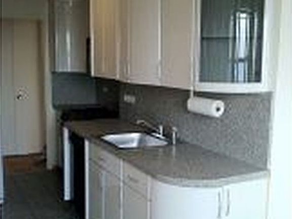 3rd image of 3131 Brighton 13 St Unit 20R