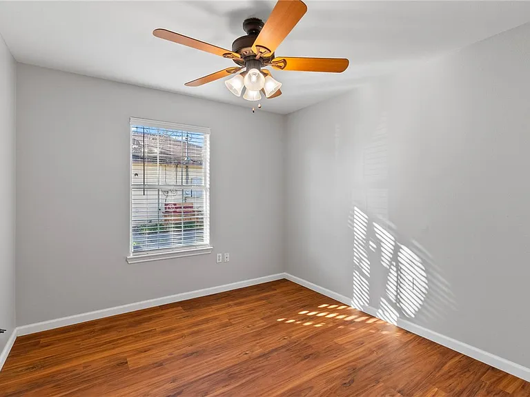 804 Avenue B — Photo 27