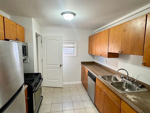 4th image of 3338 W 83rd Pl