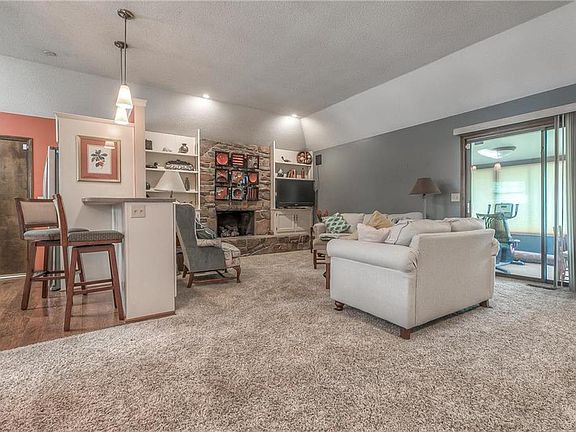 3rd image of 21 Woodbridge Ln