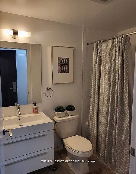 297 College St #603 — Photo 14