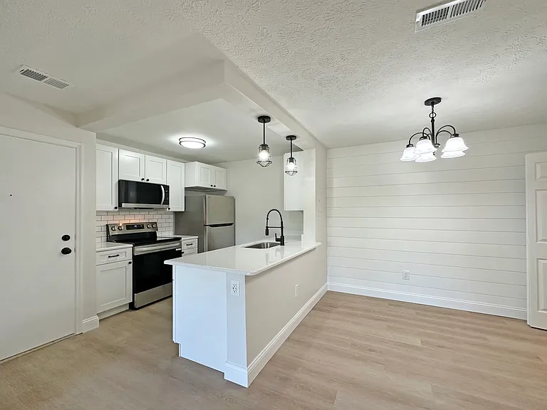 Springview Apartments — Photo 79