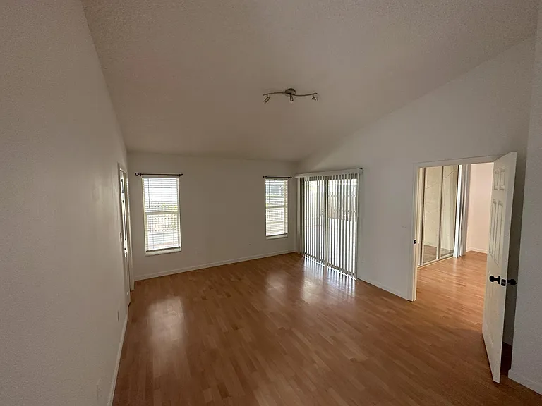 2558 Estancia Blvd — Photo 50