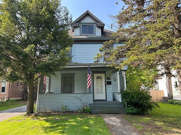 2nd image of 130 Bishop St