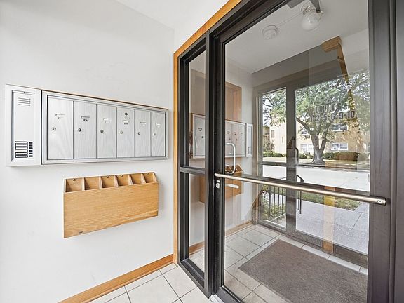 3rd image of 5317 W 96th St APT 5