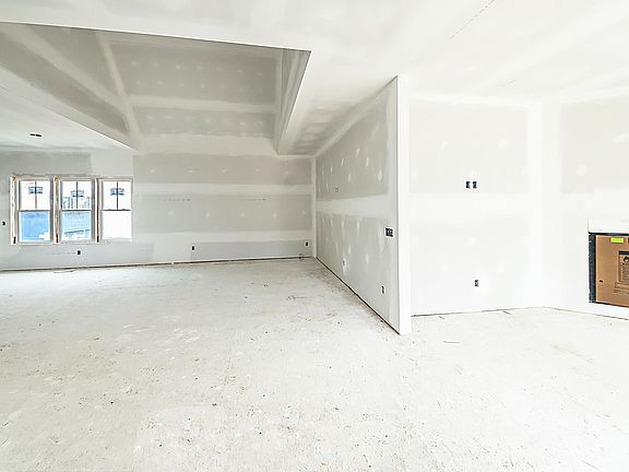 4th image of 986 Whitwam Dr