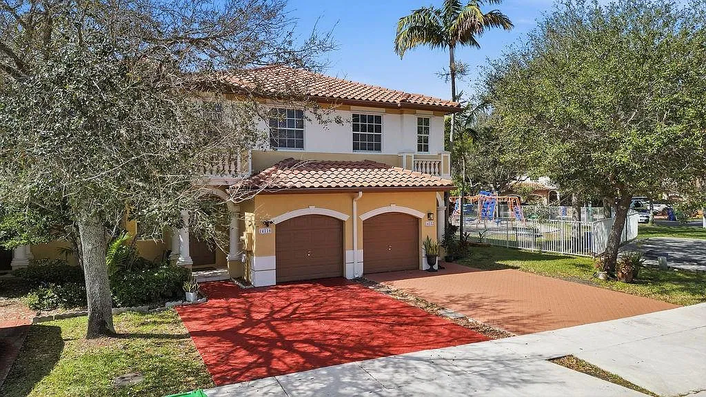 3 bed, 1700 sqft, $3,250 — Photo 1