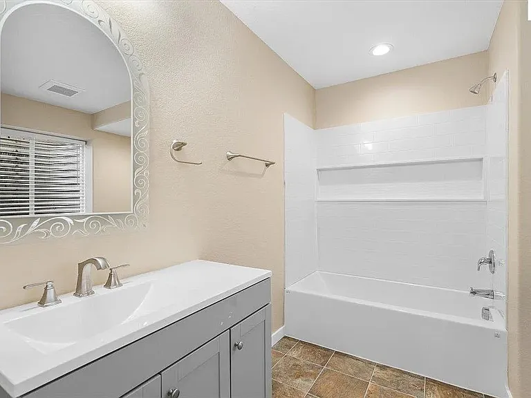 842 N Doryport Ct — Photo 17