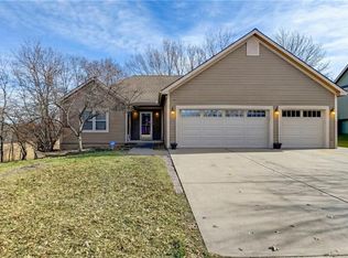 13303 Forest Oaks Dr, Smithville, MO 64089