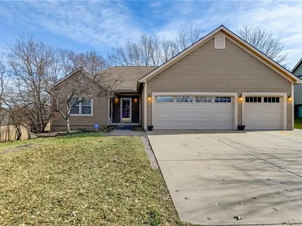 13303 Forest Oaks Dr, Smithville, MO 64089