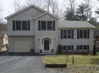 20 Oak Ln, East Stroudsburg, PA 18301