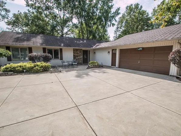 10751 Waterfall Rd, Strongsville, OH 44149