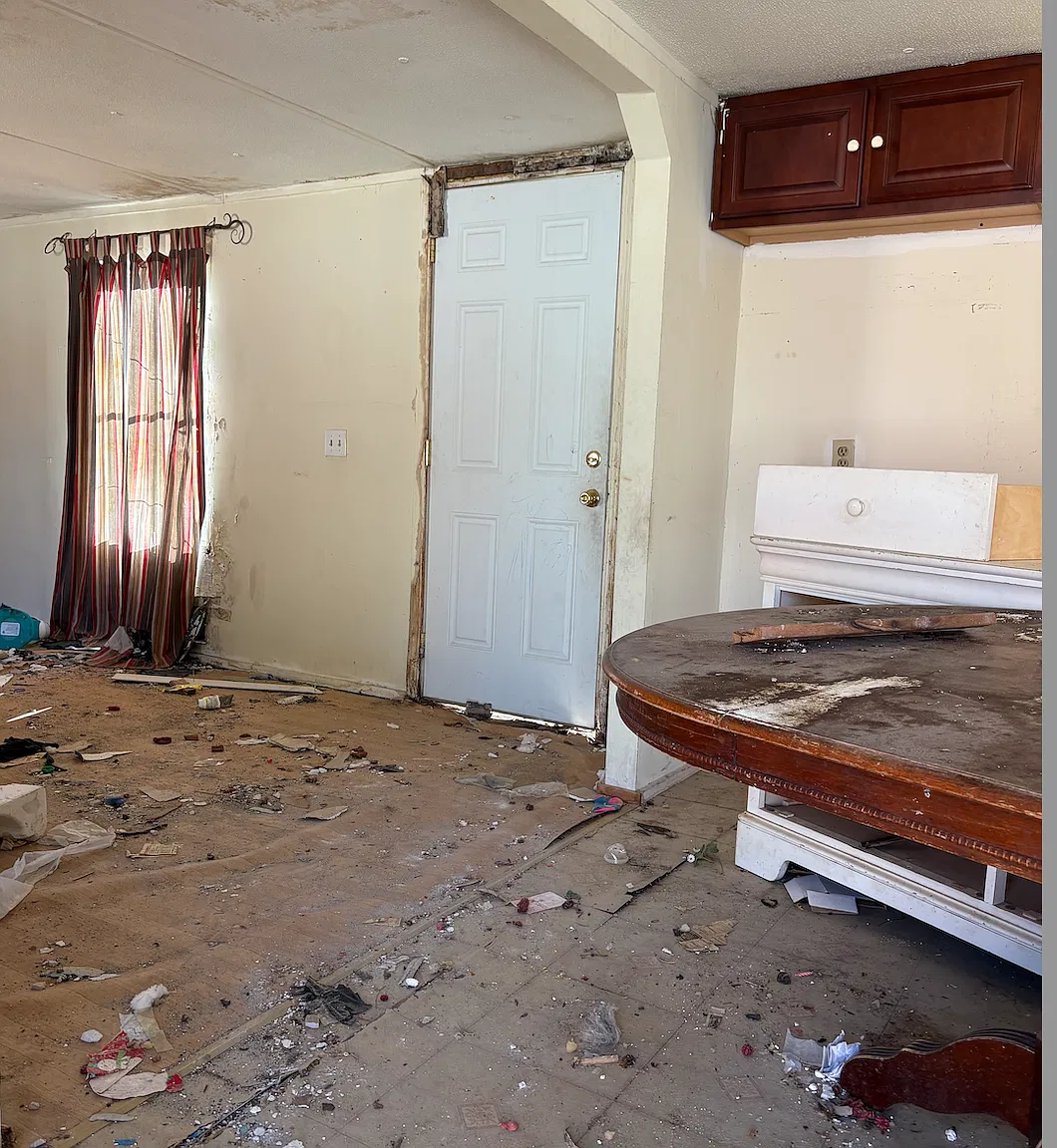 3 bed, 920 sqft, $225 — Photo 2