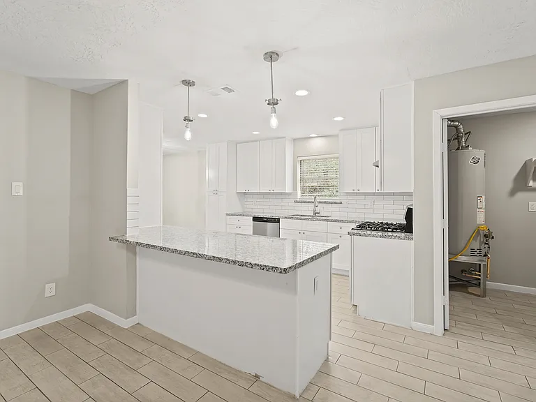 105 Navajo St — Photo 14