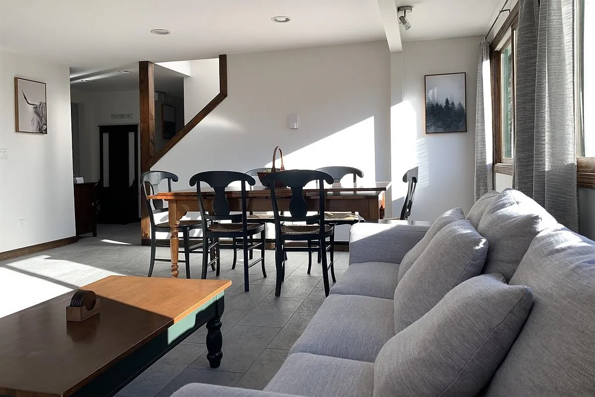 3 bed, 2300 sqft, $5,000 — Photo 2