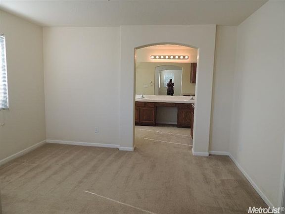 4th image of 5572 Lackland Way