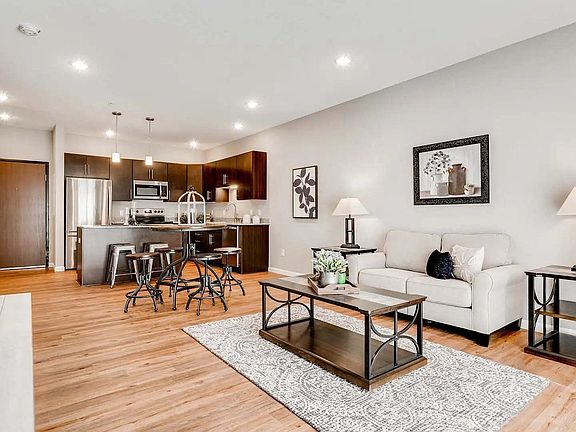 Circle Pines, MN Lexington Lofts | Layna | Living