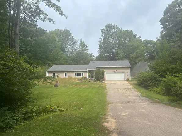18145 148th Ave, Spring Lake, MI 49456