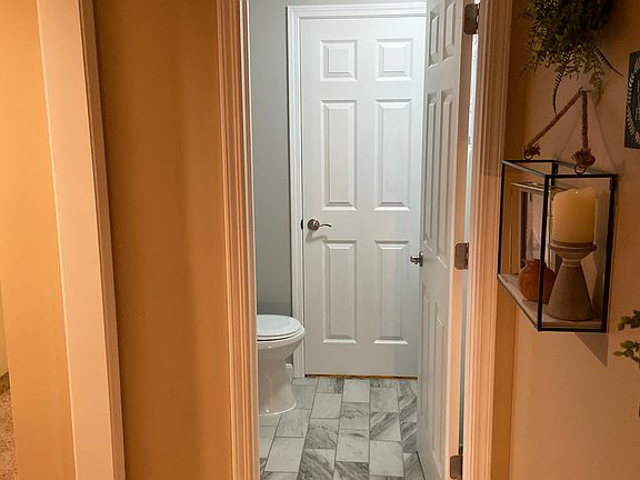 Bathroom 1 jack n Jill 