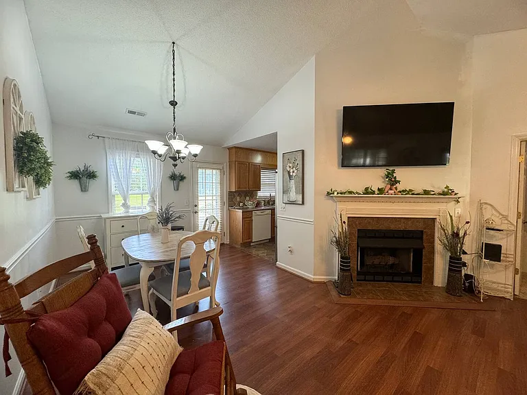 102 Tesi Ct — Photo 16