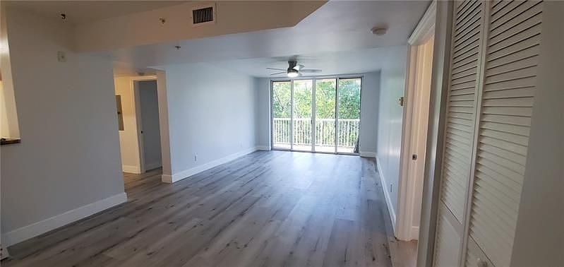1st image of 529 E Sheridan St #2081
