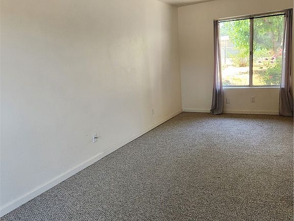3rd image of 3940 Mullen Ave