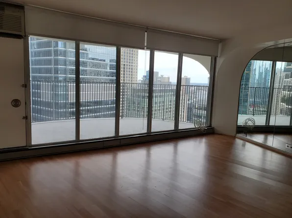 300 N State St, Chicago, IL