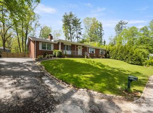 1727 Meadowbrook Ter, Hendersonville, NC 28791