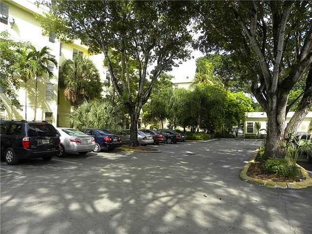 2nd image of 1825 W 56th St APT 111