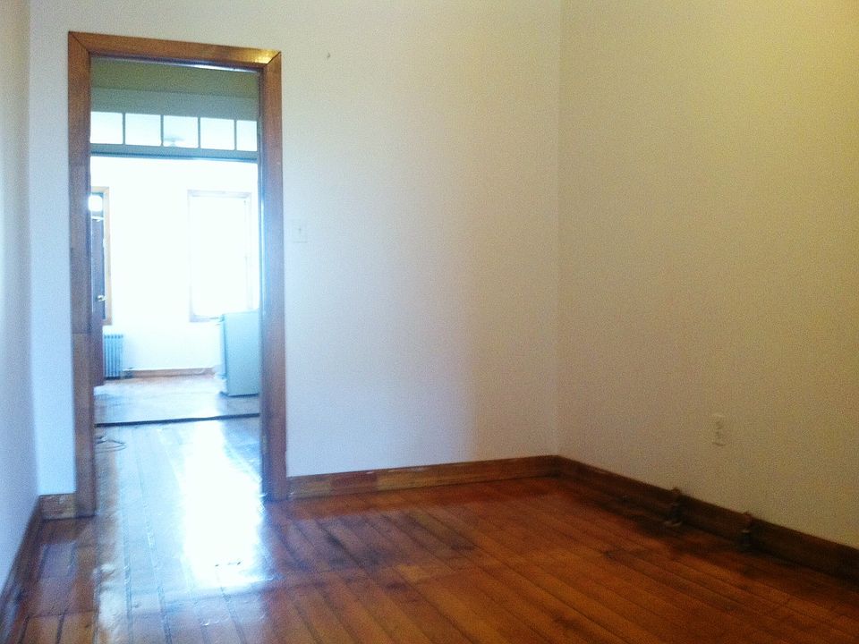 2nd image of 181 Maujer St APT 4R