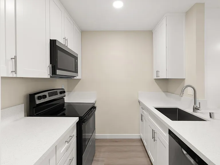 Concorde Apartments - Riverside, CA — Photo 23