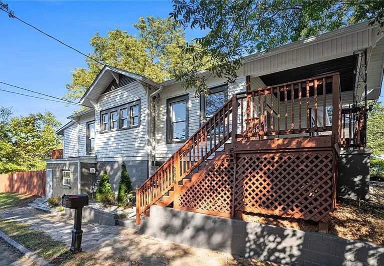 264 Wellington St SW — Photo 3