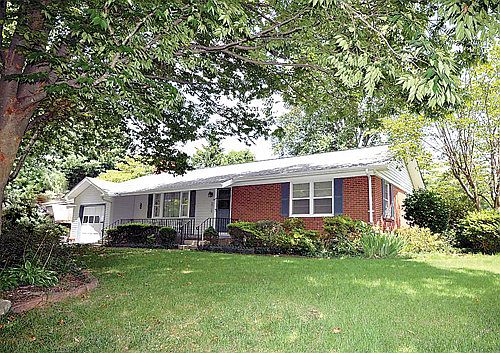 1st image of 1225 Pinebrook Cir