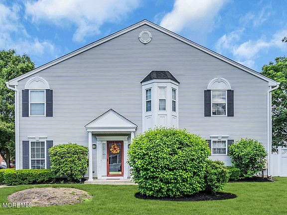 2nd image of 16 Sunningdale Circle