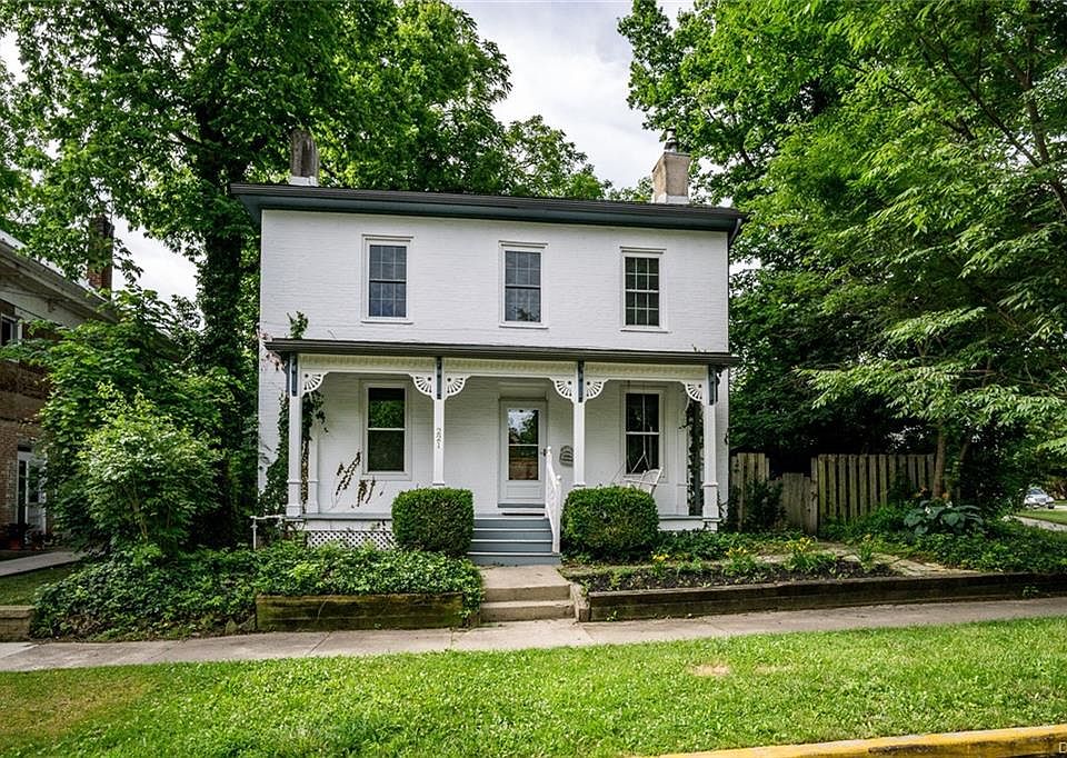 1st image of 221 Dayton St