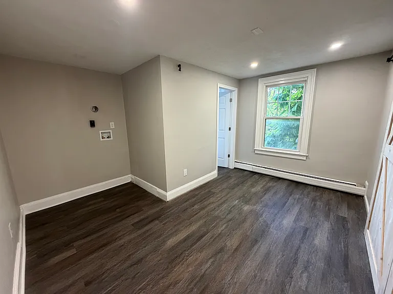 142 Main St #4 — Photo 6
