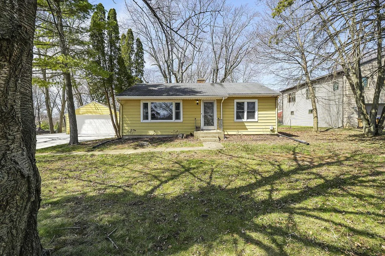 9610 39th AVENUE photo 1