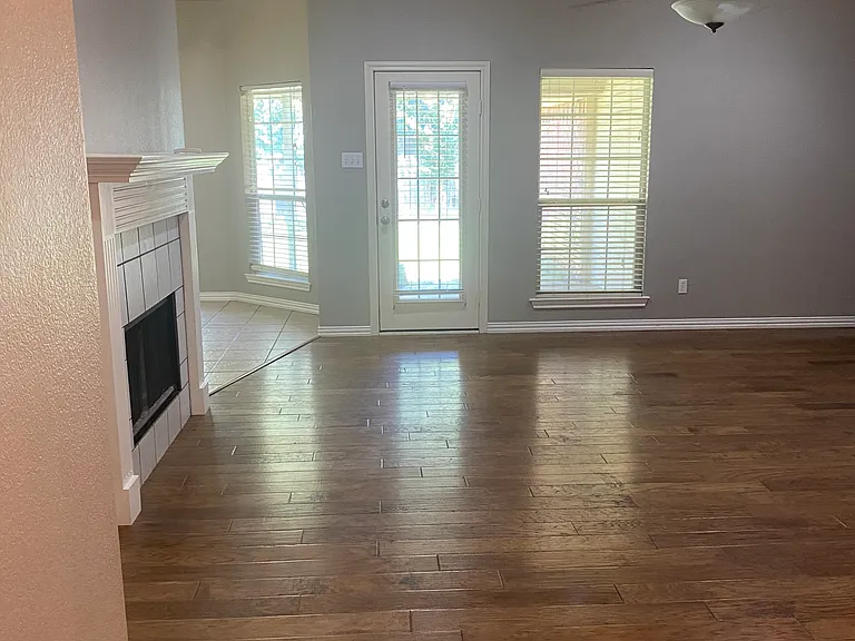 823 Crested Butte Dr — Photo 4