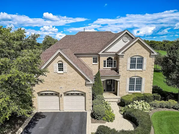 12 Tournament Dr S, Hawthorn Woods, IL 60047