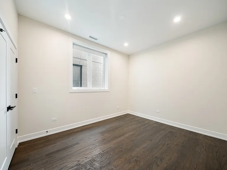 408 E 50th Pl #1E — Photo 8