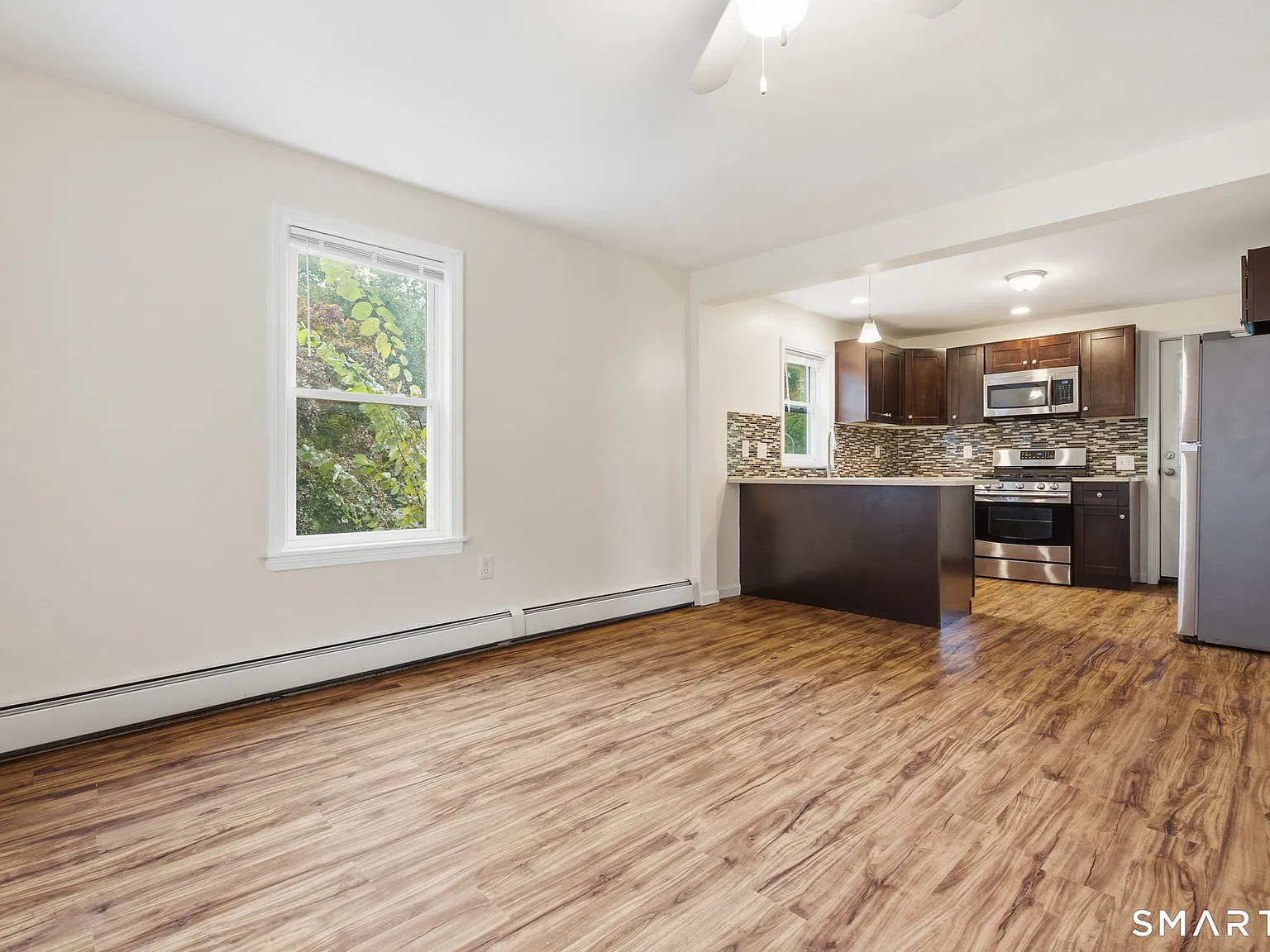 3 bed, 1.0 bath, 1456 sqft, $2,600 — Photo 3